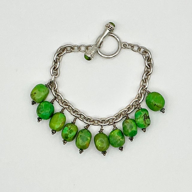 American 1980s Vintage Southwestern Navajo Americana Carico Lake Sterling & Green Turquoise Beaded Bracelet - 7" For Sale - Image 3 of 12