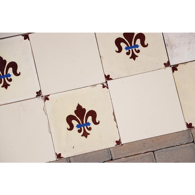 1900s Portuguese Fleur-De-Lis & Plain Antique White Large Antique Tiles Set of 32 For Sale - Image 10 of 18