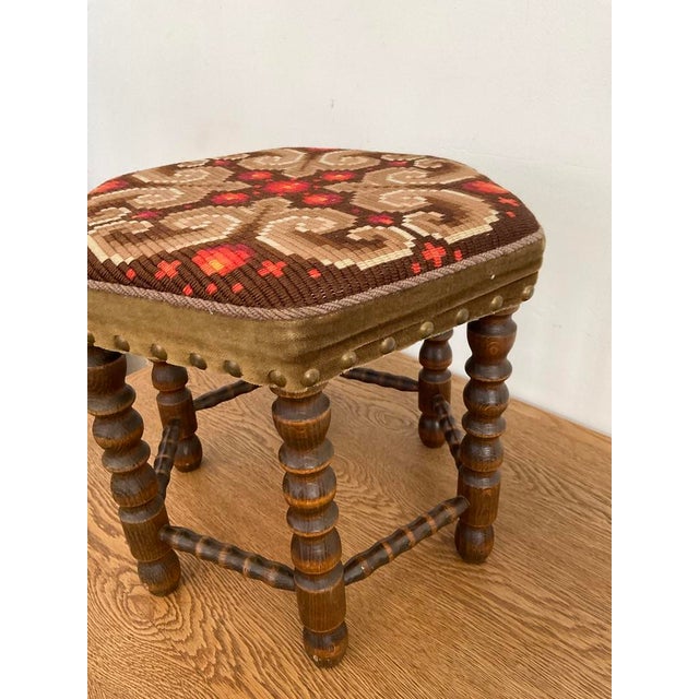Vintage Mid-Century Walnut Footstool With Geometric Needlepoint Tapestry For Sale - Image 10 of 11