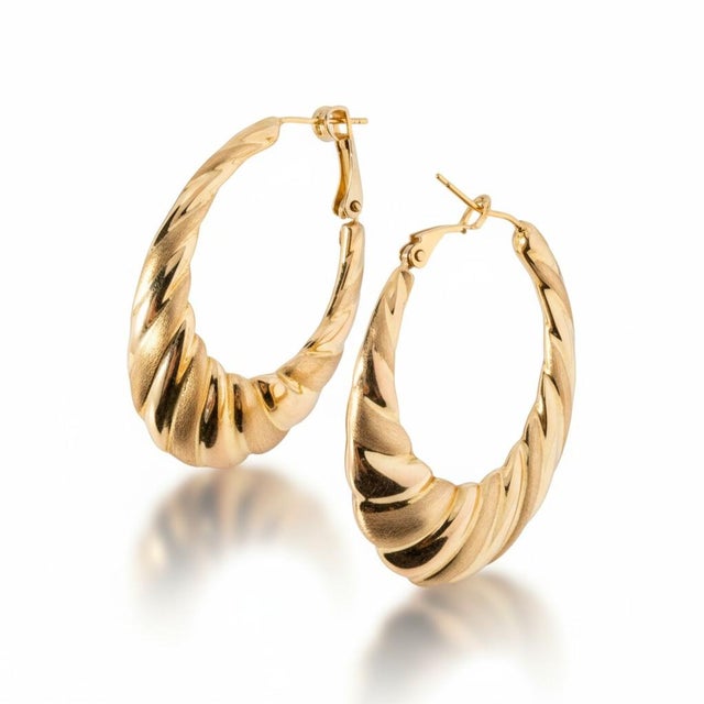 2010s Italian 14k Gold Scalloped Hoop Earrings Attributed to Bob Newhart 1.5 Inch Long For Sale - Image 5 of 8