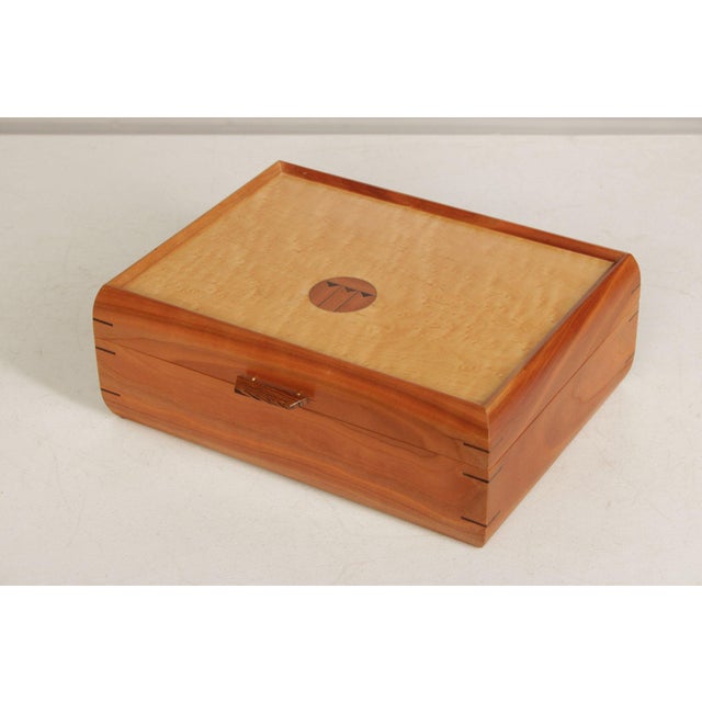 High Quality Studio Crafted Cigar Humidor with Inlaid Birdseye Maple Lid and Built-In Hygrometer