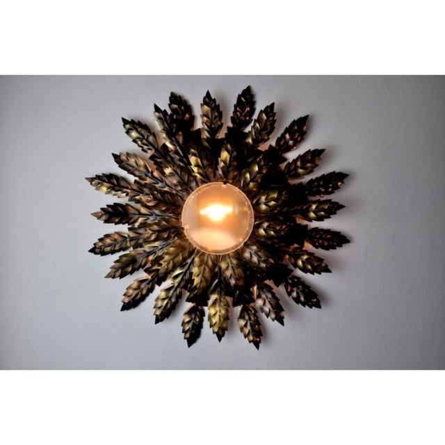 1970s Italian Sun Floral Wall Lamp in Gilded Metal, 1970 For Sale - Image 5 of 7