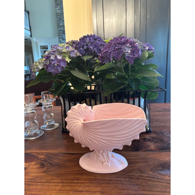 Late 20th Century Vintage Mid-Century Wedgwood "Alpine Pink" Nautilus Shell Footed Centerpiece Vase For Sale - Image 5 of 9