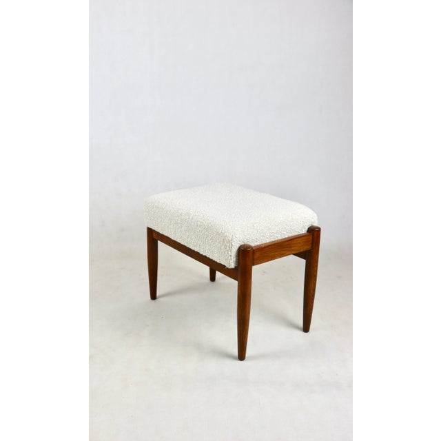 Edmund Homa stool with a cream ivory white boucle seat. This stool, designed by Edmund Homa and manufactured in the 1970s,...