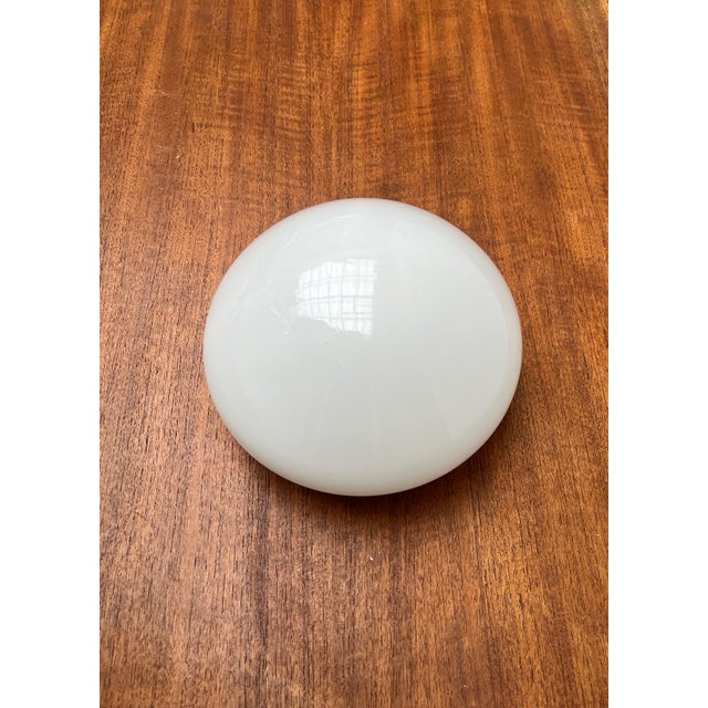 Classic ceiling and wall lights based on a design by Wilhelm Wagenfeld from the 1950s. A functional, elegant and therefore...