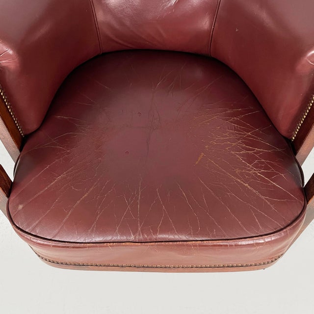 Wood Austrian Burgundy Leather and Wood Tub Armchairs from Thonet, Early 1900s, Set of 2 For Sale - Image 7 of 18