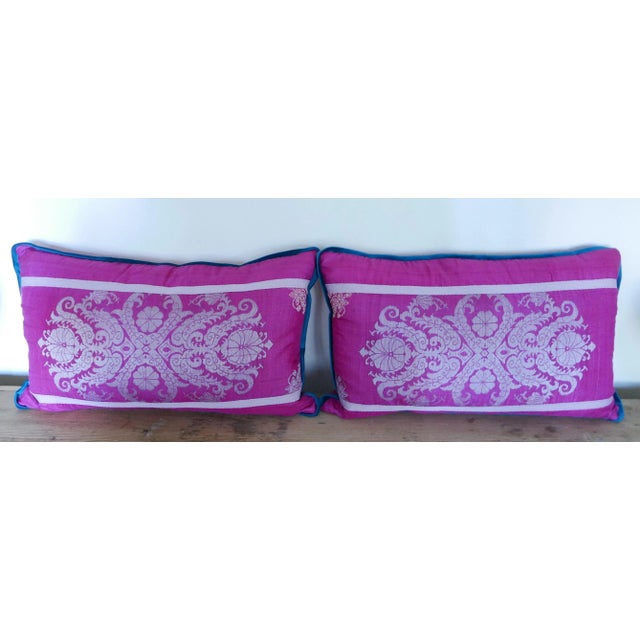2010s Custom Fuchsia Silk Patterned Pillows - A Pair For Sale - Image 5 of 5