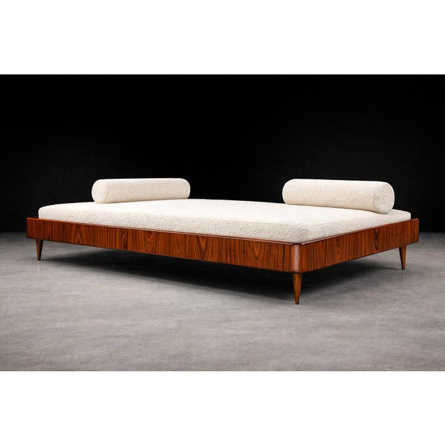Giuseppe Scapinelli Floating Daybed in Solid Caviúna Wood With Off-White Alpaca Bouclé Upholstery, Brazil, 1950s For Sale - Image 17 of 17