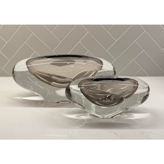 Global Views Abstract Bean Polish Hand-Blown Art Glass Vase – Large - Gray For Sale - Image 10 of 11