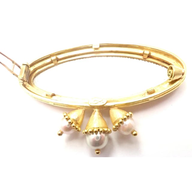Late 20th Century Elizabeth Locke Mother of Pearl & Cultured Pearl Hammered Yellow Gold Brooch Pin For Sale - Image 4 of 6