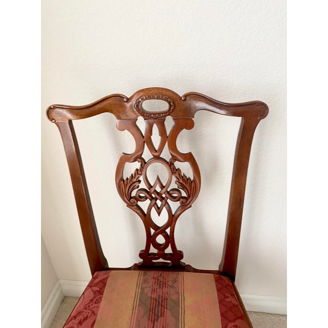 Baker Furniture Historic Charleston Collection Georgian Banded Mahogany Double Pedestal Table and Eight Chairs Exquisite Excellent Condition For Sale - Image 13 of 18