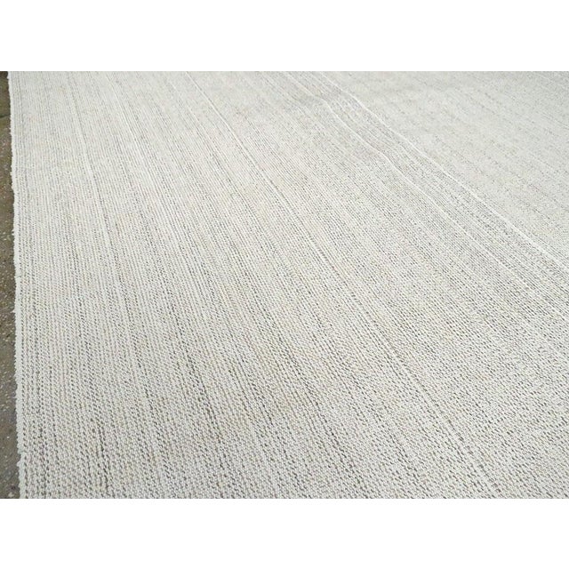 Mid 20th Century Galerie Shabab Collection Mid-20th Century Handmade Turkish Flat-Weave Kilim Room Size Carpet For Sale - Image 5 of 10