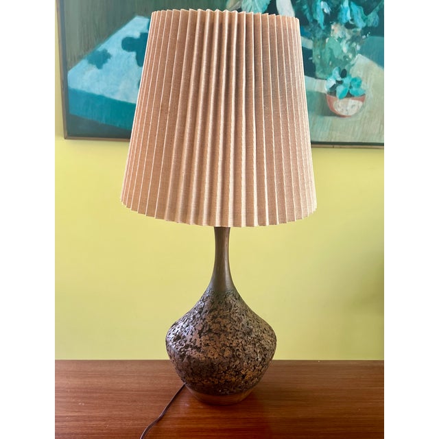 This striking 1960s mid-century modern table lamp perfectly captures the organic warmth and architectural elegance of the...