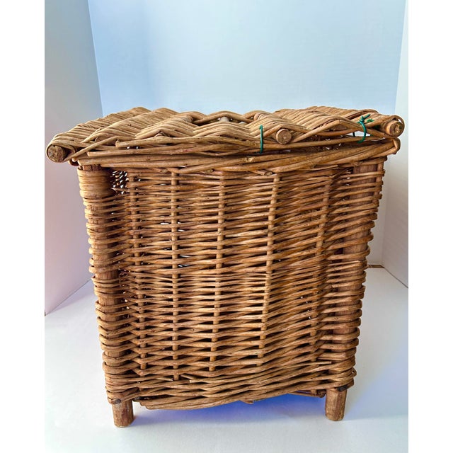 Vintage English Wicker Lidded Storage Basket Side Table For Sale - Image 4 of 8