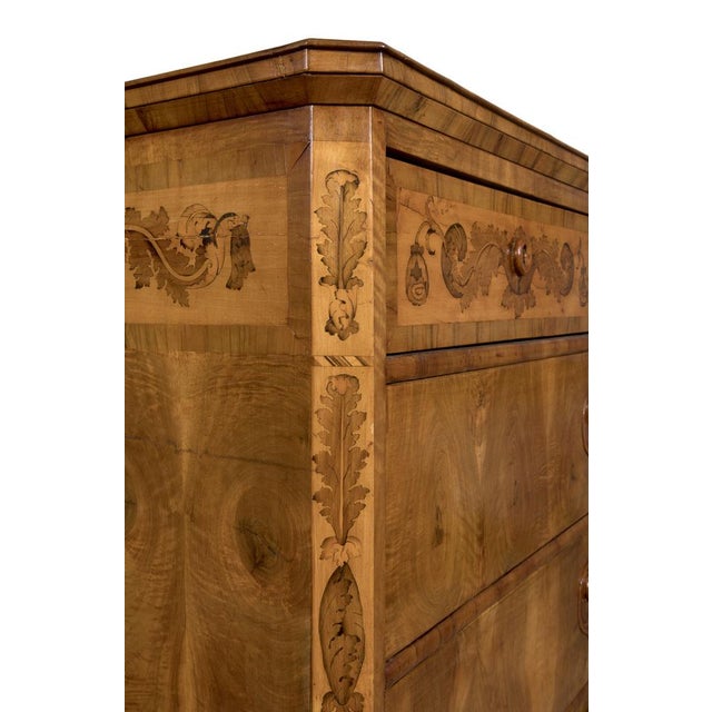 Brown Louis XVI Style Lombard Chest of Drawers in Walnut Burl with Inlaid Floral Motifs, 18th Century For Sale - Image 8 of 15