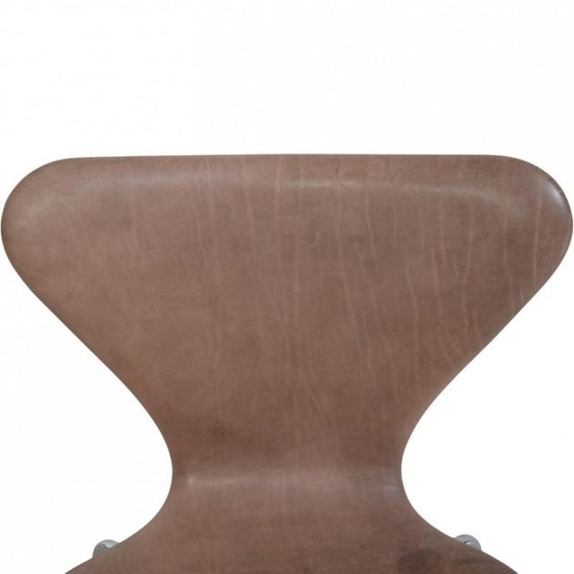 Seven Chairs in Patinated Brown Leather by Arne Jacobsen, 1990s, Set of 6 For Sale - Image 4 of 18