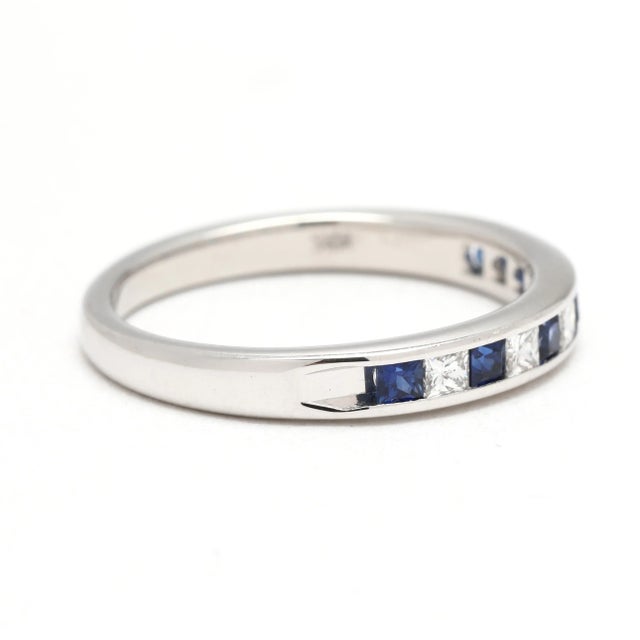 Modern 0.40ctw Sapphire & Diamond Band Ring, 18k White Gold, Ring Size 5.25 For Sale - Image 3 of 7