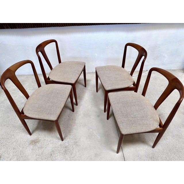 Model Juliane Teak Dining Chairs by Johannes Andersen for Uldum Møbelfabrik, Denmark, 1960s, Set of 4 For Sale - Image 15 of 18
