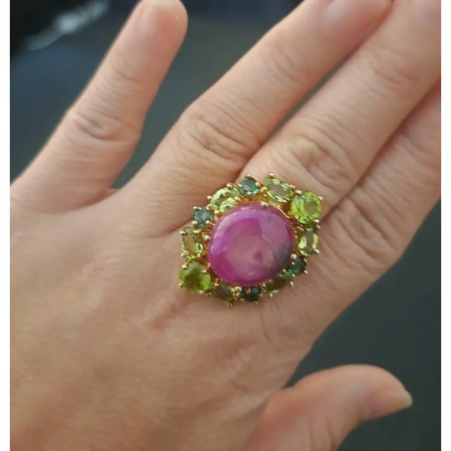 Bochic “Orient” Star Ruby & Green Perridot Cocktail Ring 18K Gold & Silver Natural Oval Red Ruby Cabochon - 9 Carat...