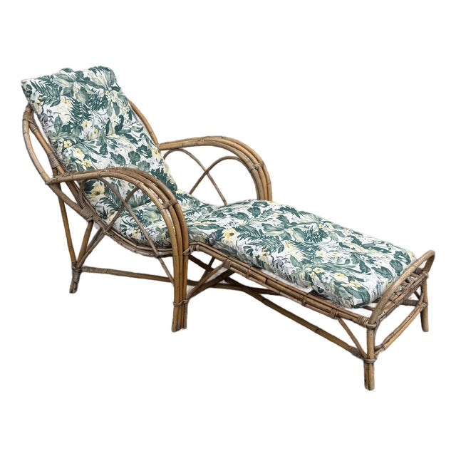 Vintage 1970s Coastal Modern Italian Rattan Chaise Lounge For Sale