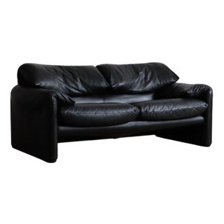 Two Seater Sofa in Black Leather by Vico Magistretti for Cassina Maralunga, 1980s For Sale