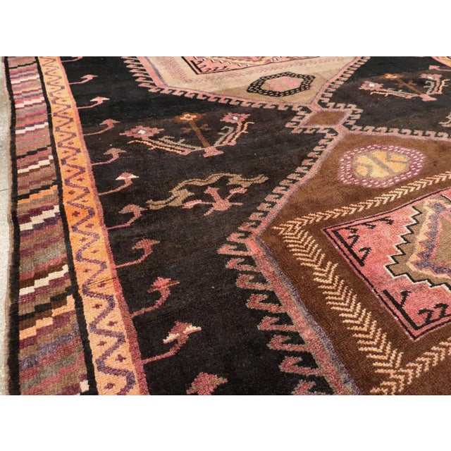 Galerie Shabab Collection Tribal Mid-20th Century Handmade Turkish Anatolian Room Size Carpet For Sale In New York - Image 6 of 10