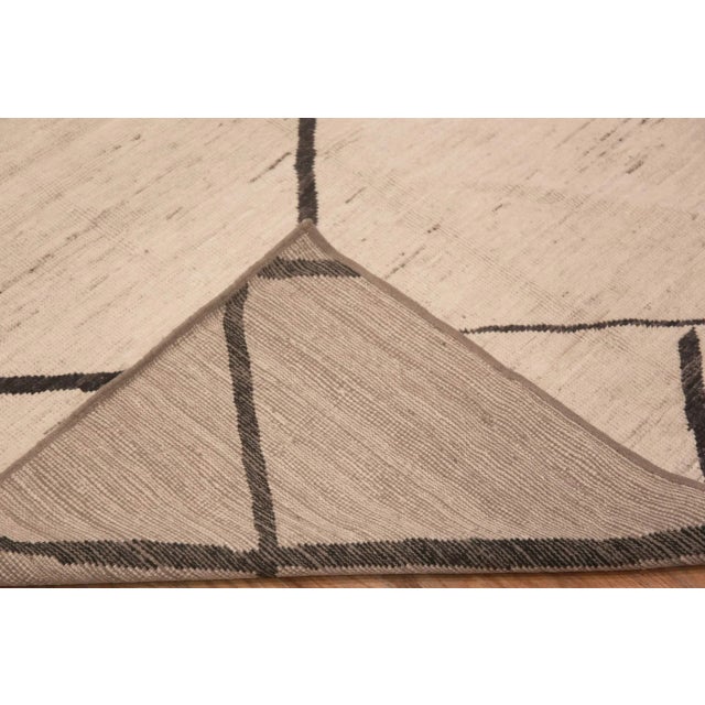 Nazmiyal Collection Contemporary Minimalist Area Rug For Sale In New York - Image 6 of 6