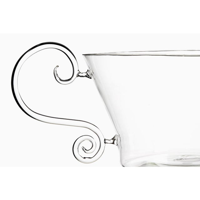 Rationality faces off with the baroque: This was the intention behind the double glass collection Utiles and Futiles...