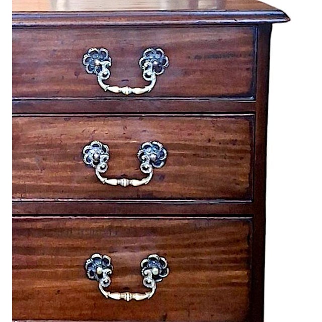 A Small George III Period Mahogany and Brass Chest of Drawers For Sale - Image 10 of 15