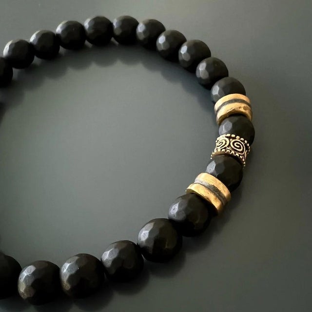 French Onyx Fleur De Lis Beaded Bracelet For Sale - Image 3 of 7