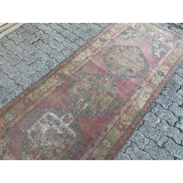 Light Pink 1960s Oushak Turkish Wool Hallway Runner For Sale - Image 8 of 11