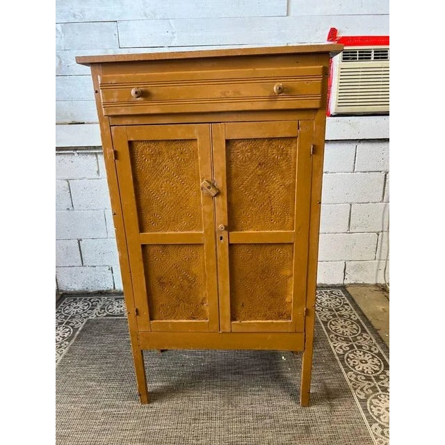 Early 20th Century Antique Early American Primitive Style Painted Pie Safe Punched Tin Cabinet Cupboard. For Sale - Image 5 of 17