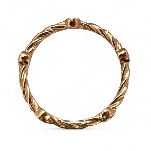 Elegant 14k Gold Rope-Style Ring With Dazzling Diamond Accents, Size 6.5 For Sale - Image 4 of 6