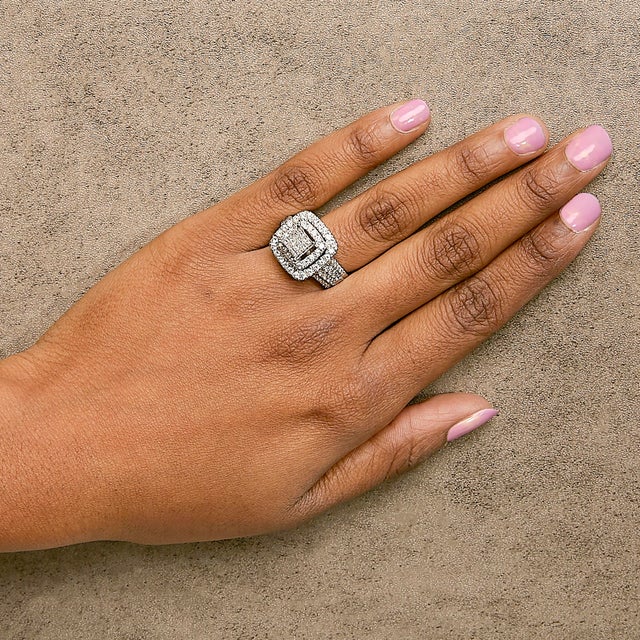 Early 21st Century 14KT White Gold Diamond Cocktail Ring (1 1/2 cttw, H-I Color, SI2-I1 Clarity) - Size 6.5 For Sale - Image 5 of 6