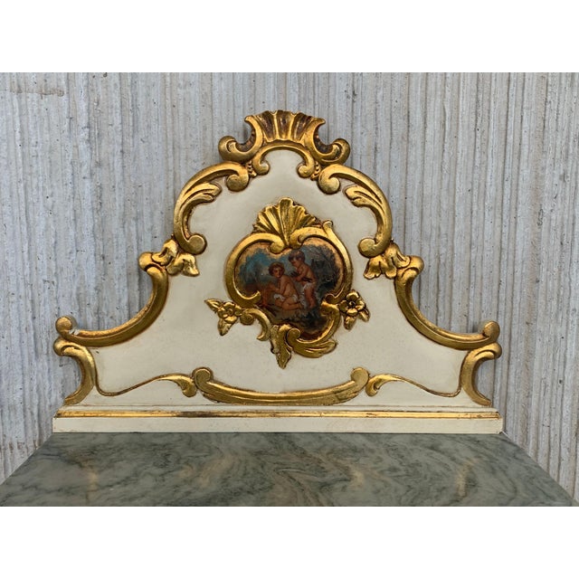 Late 19th Century Pair of White Venetian Nightstands with Marble Top and Crest Handpainted Motifs For Sale - Image 12 of 18