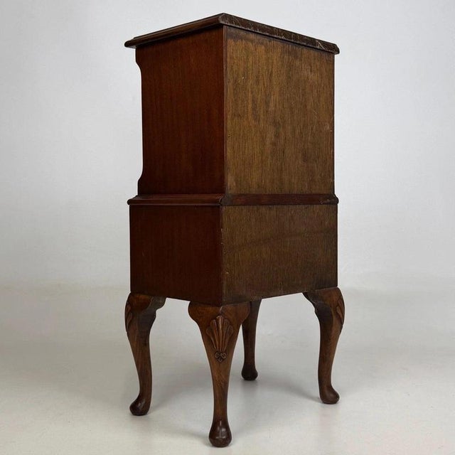 Antique Early 20th Century English Edwardian Mahogany Chest of Drawers For Sale - Image 5 of 13