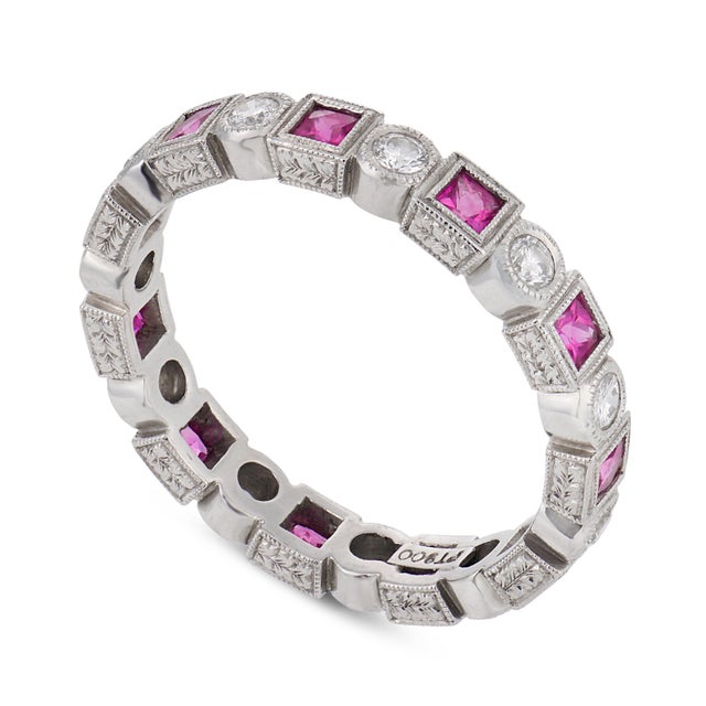 Contemporary Vintage 1.10 Carat Pink Sapphire Diamond Platinum Band, Size 8 For Sale - Image 3 of 5