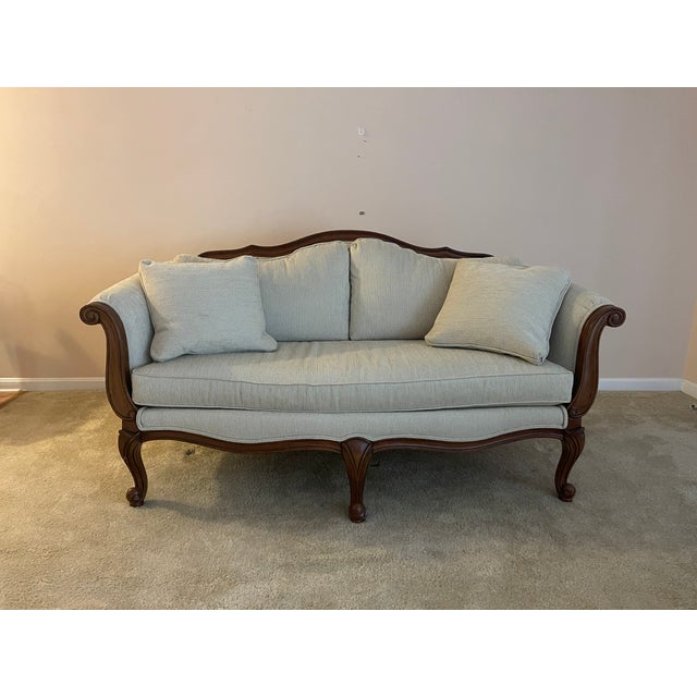French Evette Settee/Sofa in Cream Chenille Attributed to Ethan Allen For Sale - Image 3 of 7