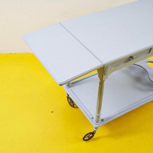 Discover our refined retro bar cart, a unique piece perfect for your special events or as a decorative element in your...