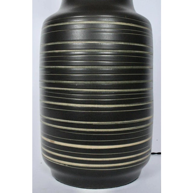 1950s 1950s Jane & Gordon Martz for Marshall Studios Banded Table Lamp For Sale - Image 5 of 13