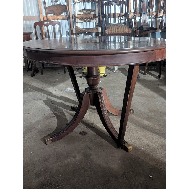 Chippendale 1970s Drexel Chippendale Mahogany Round Pedestal Dining Table For Sale - Image 3 of 10