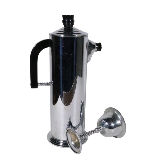 Mid 20th Century Seven Piece Chrome Art Deco Cocktail Set Marked l.b. Chromium Plated For Sale In New York - Image 6 of 15
