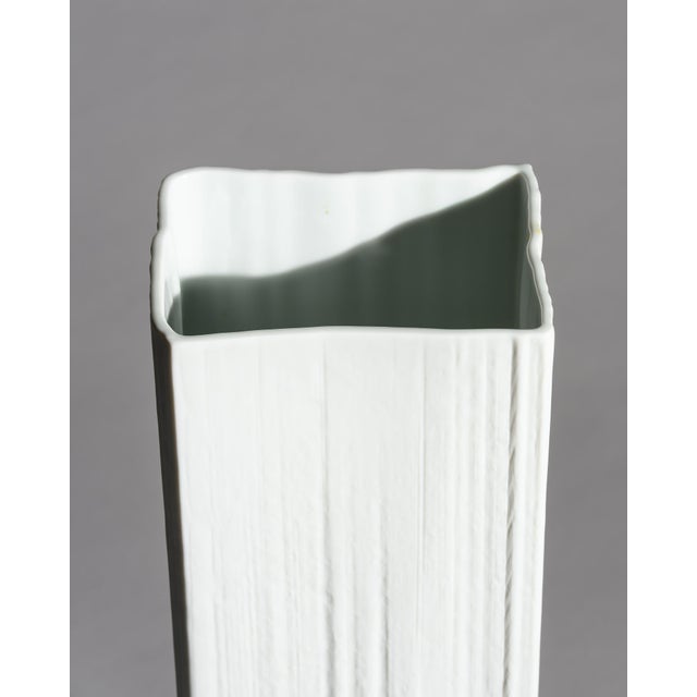 White Op-Art Floor Vase by Martin Freyer for Rosenthal, 1960s For Sale - Image 8 of 11