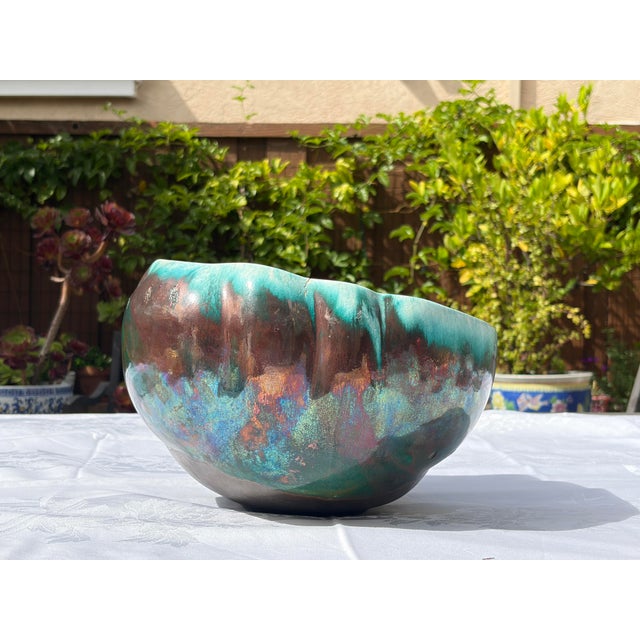 Mid-Century Modern Vintage 1970s Tony Evans Signed Raku Pottery Centerpiece Bowl – Iridescent Peacock & Copper Luster (#73) For Sale - Image 3 of 12