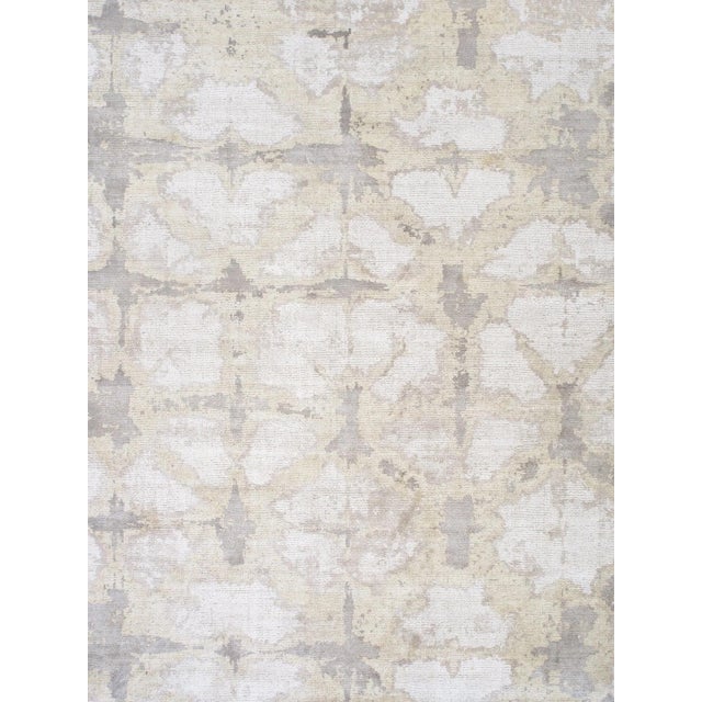 Spread this pretty area rug next to your bed or in your children's play room for a soft, cushioning surface for your feet....
