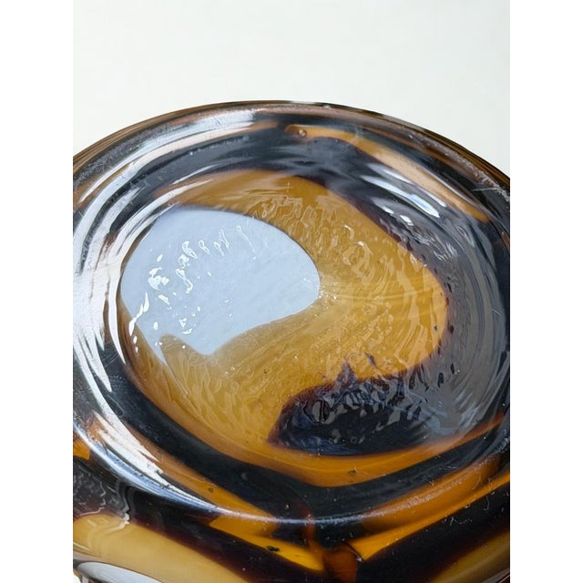 Mid-Century Modern Mid-Century Modern Italian Brown and White Swirl Pulled Feather Murano Glass Vase by Carlo Moretti, 1970s For Sale - Image 3 of 8