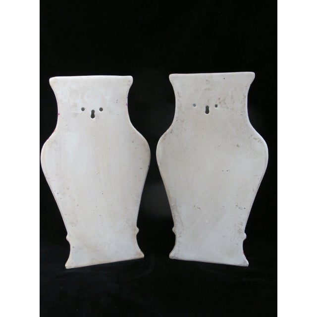 Ceramic Chinese Famille Rose Medallion Bird & Flower Design Wall Pocket Vase Pair For Sale - Image 7 of 15