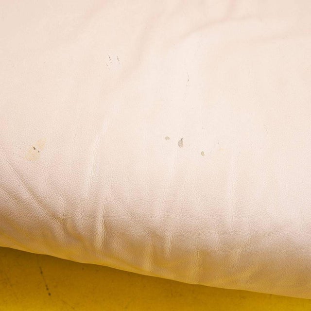 Discover the timeless elegance of this beige leather sofa, perfect for any setting. With soft lines and a welcoming...