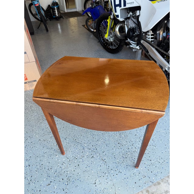 Vintage Mahogany Drop Leaf Pembroke Table by Baker. For Sale In Los Angeles - Image 6 of 6