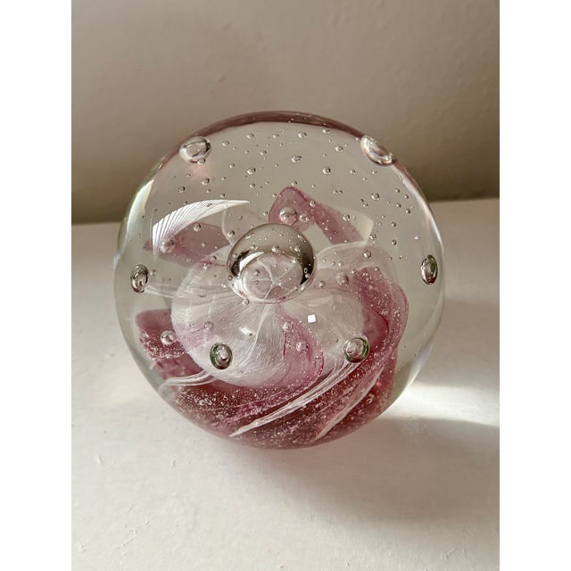 Mid-Century Modern Vintage Clear Glass Paperweight With Pink Swirl and Controlled Bubbles For Sale - Image 3 of 6